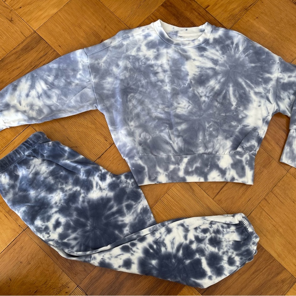 Old Navy Blue Tie Dye Sweatshirt/Sweatpants Set - M